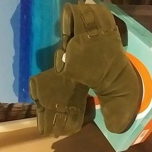 Moss Baretraps suede bootie